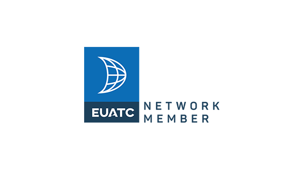 Logo European Association of Translation Companies (EUATC) in kleur 600*337 pixels op transparante achtergrond